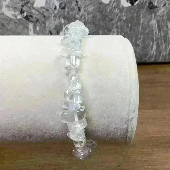 Glass Clear Chip Stretch Bracelet - Picture 2 of 4